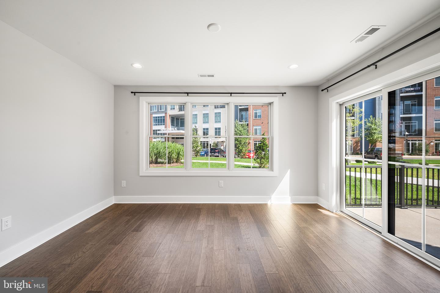70 Riverwalk Property Photo 18