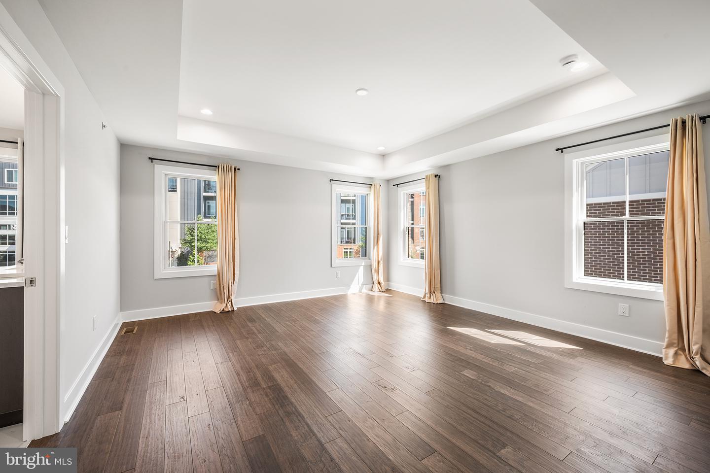 70 Riverwalk Property Photo 23