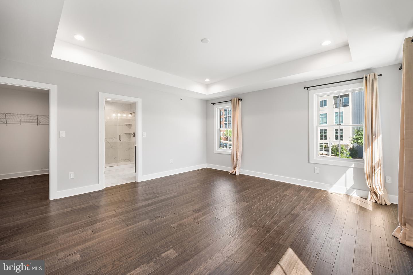 70 Riverwalk Property Photo 25