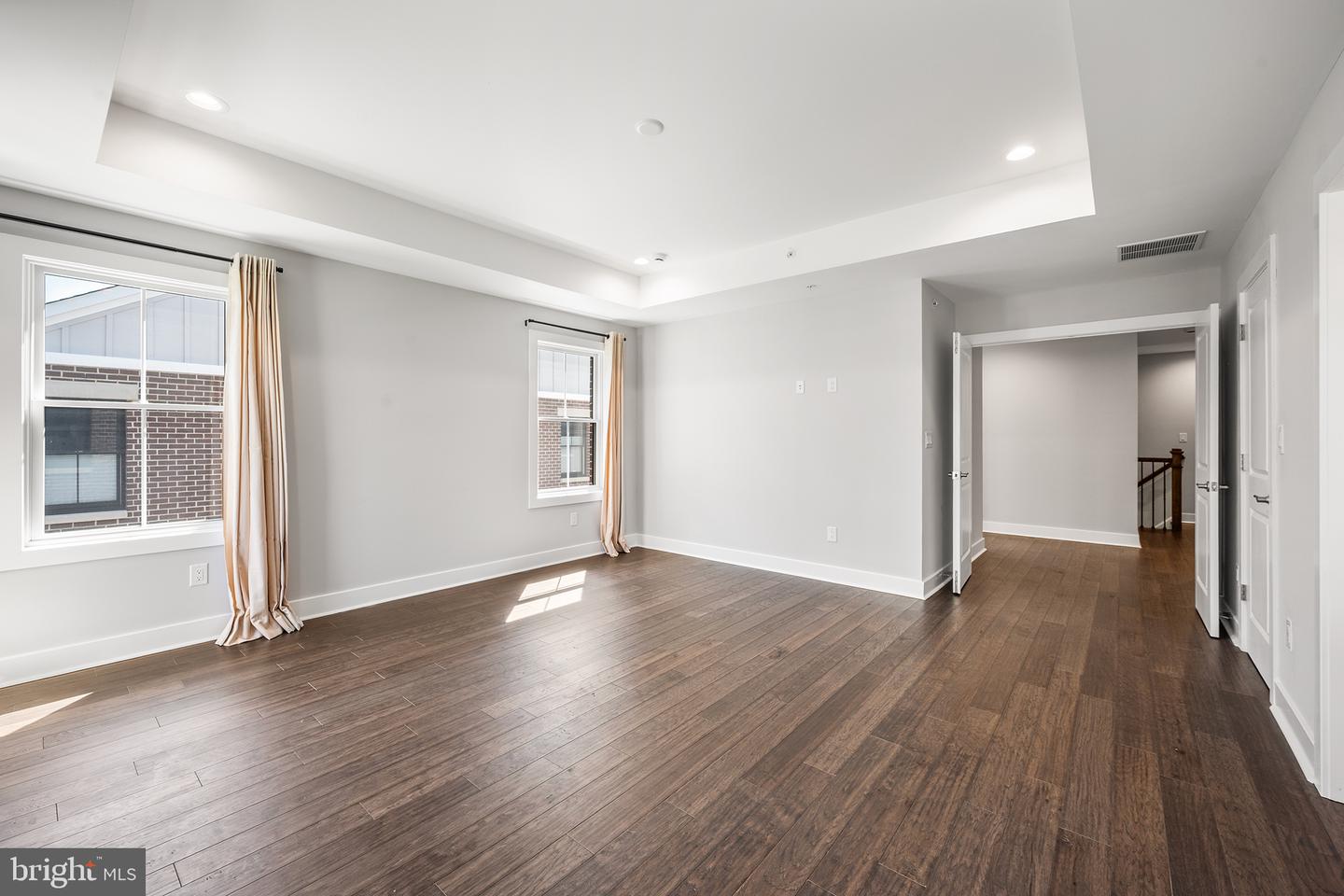 70 Riverwalk Property Photo 27