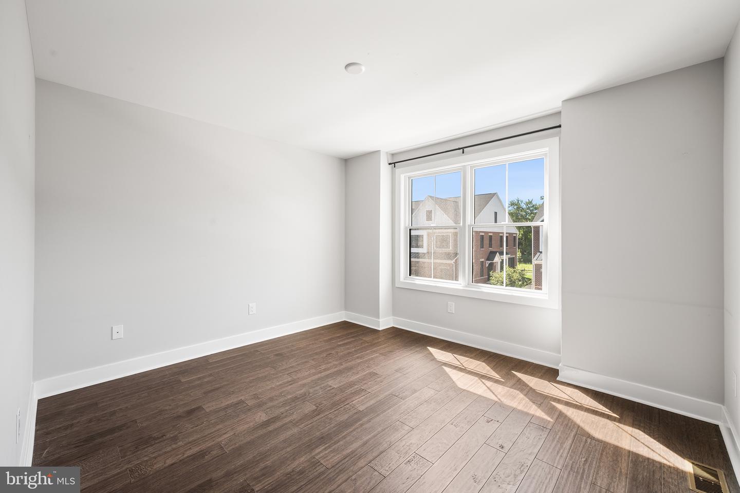 70 Riverwalk Property Photo 32