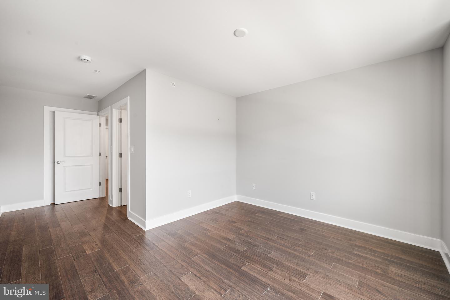 70 Riverwalk Property Photo 34