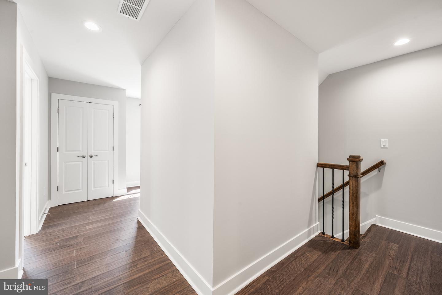 70 Riverwalk Property Photo 36