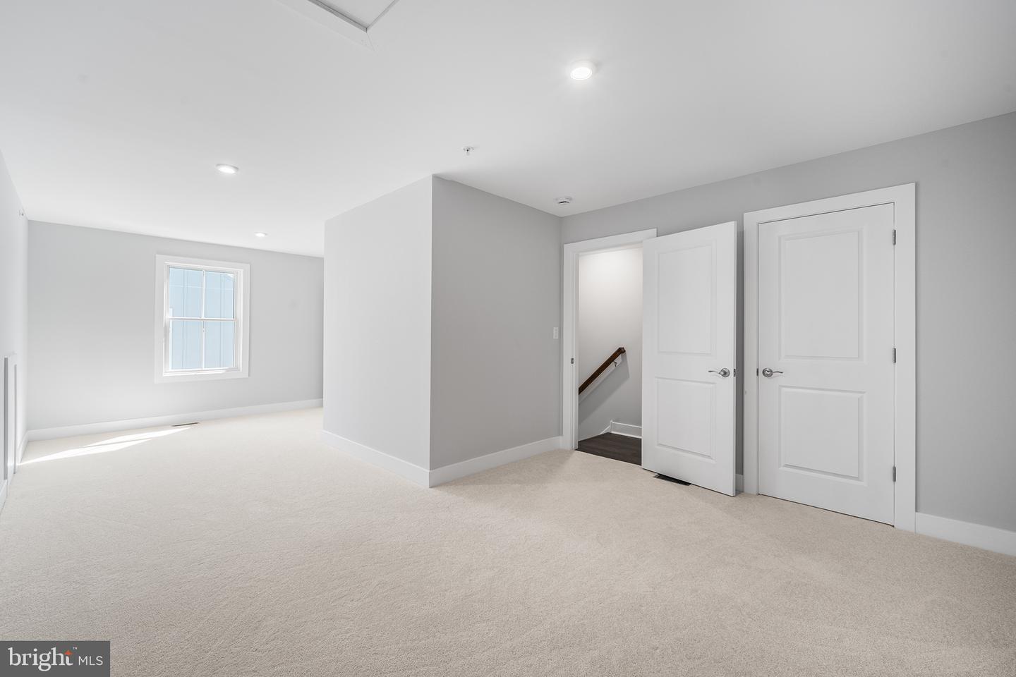 70 Riverwalk Property Photo 45