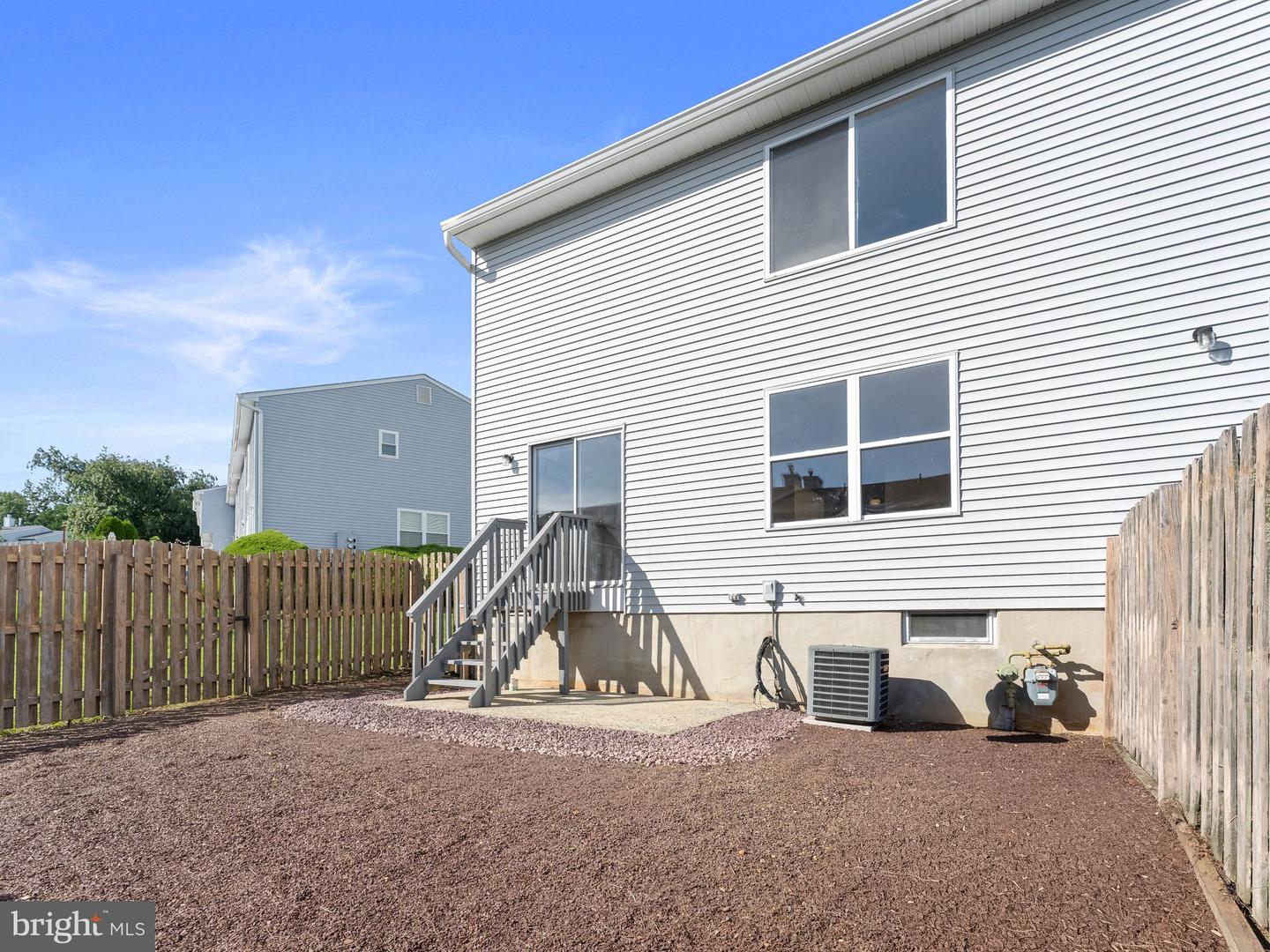 18 Spruce St Property Photo 6