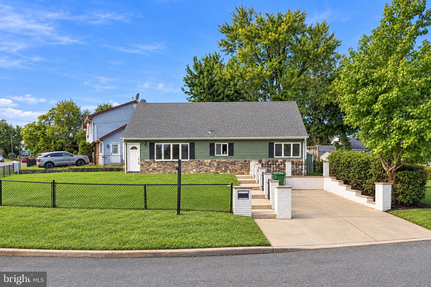 2 Kendall Drive Property Photo 2