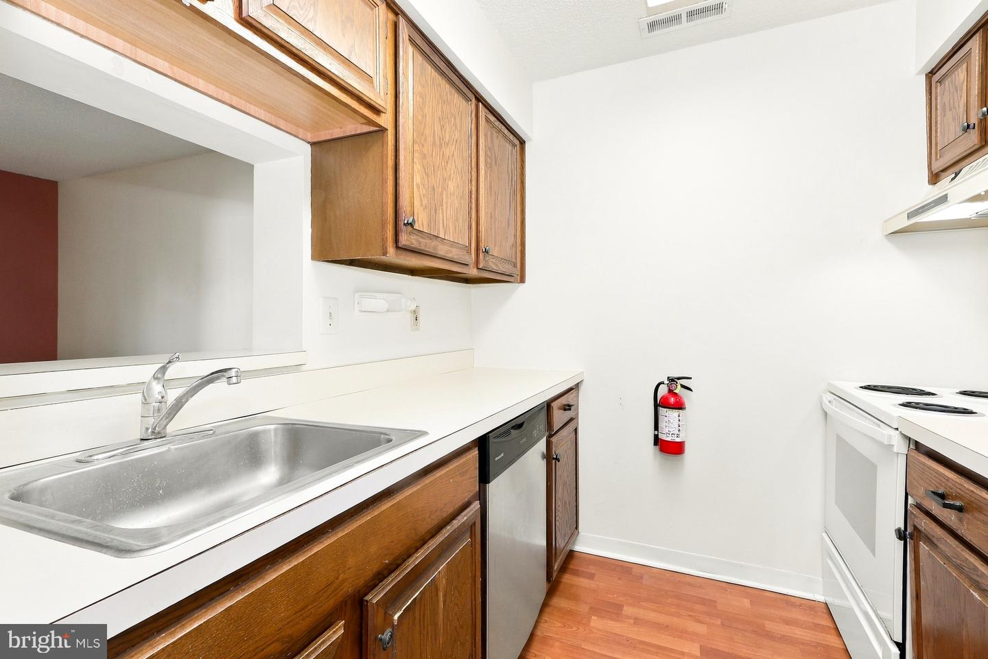 5007 Ravens Crest Dr Property Photo 8