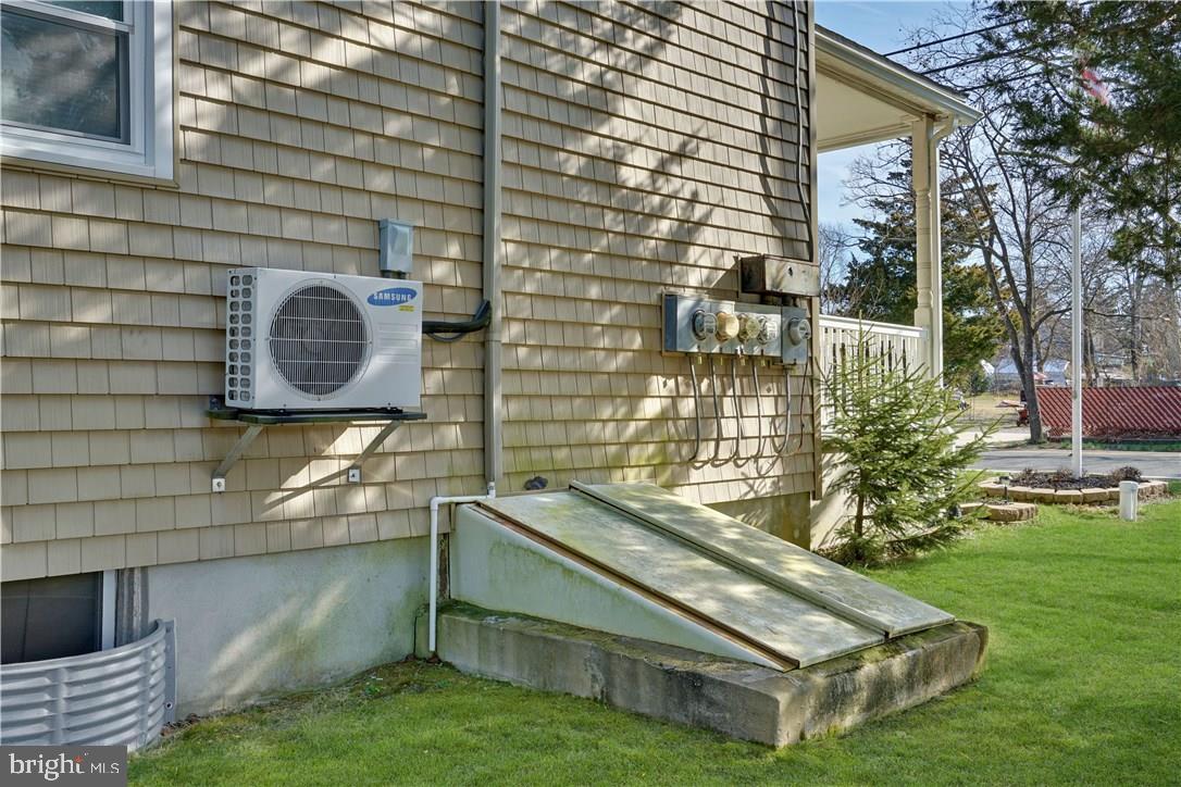 130 Thomas Ave Property Photo 22