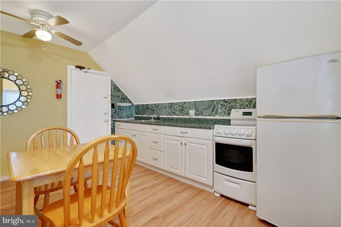 130 Thomas Ave Property Photo 34