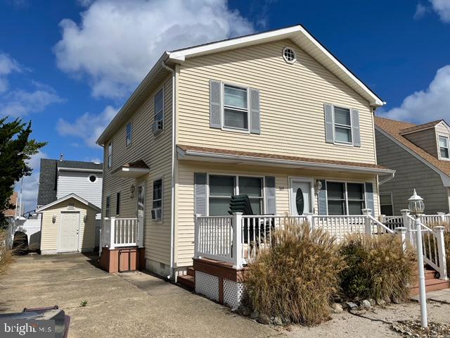 369 Roberts Ave Property Photo 1