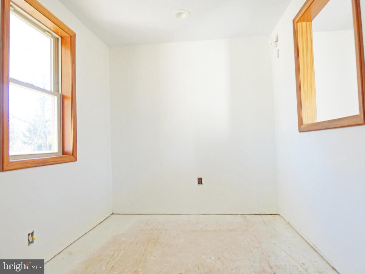 400 S Main St Property Photo 8