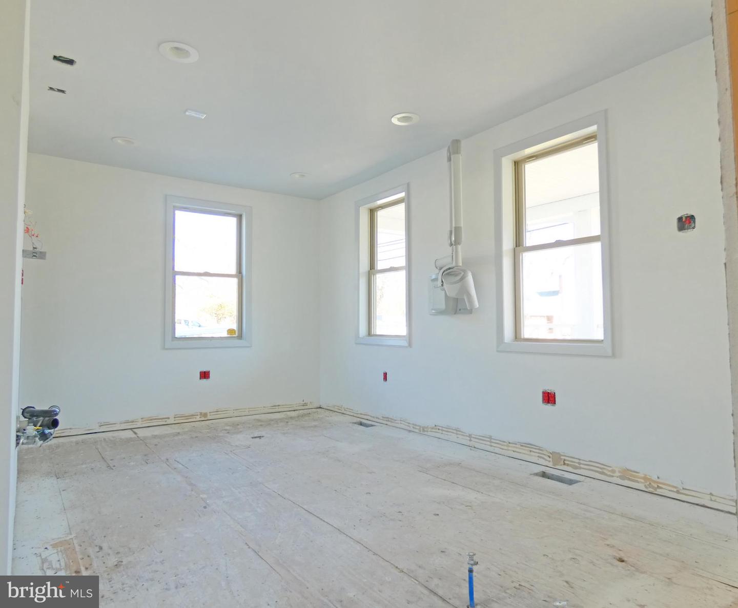 400 S Main St Property Photo 11