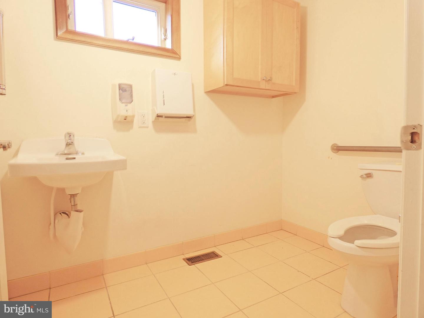 400 S Main St Property Photo 12