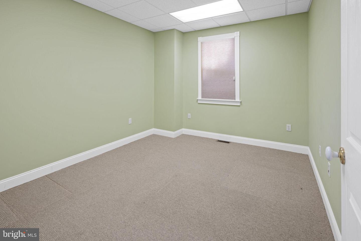 684 E Bay Ave Property Photo 14