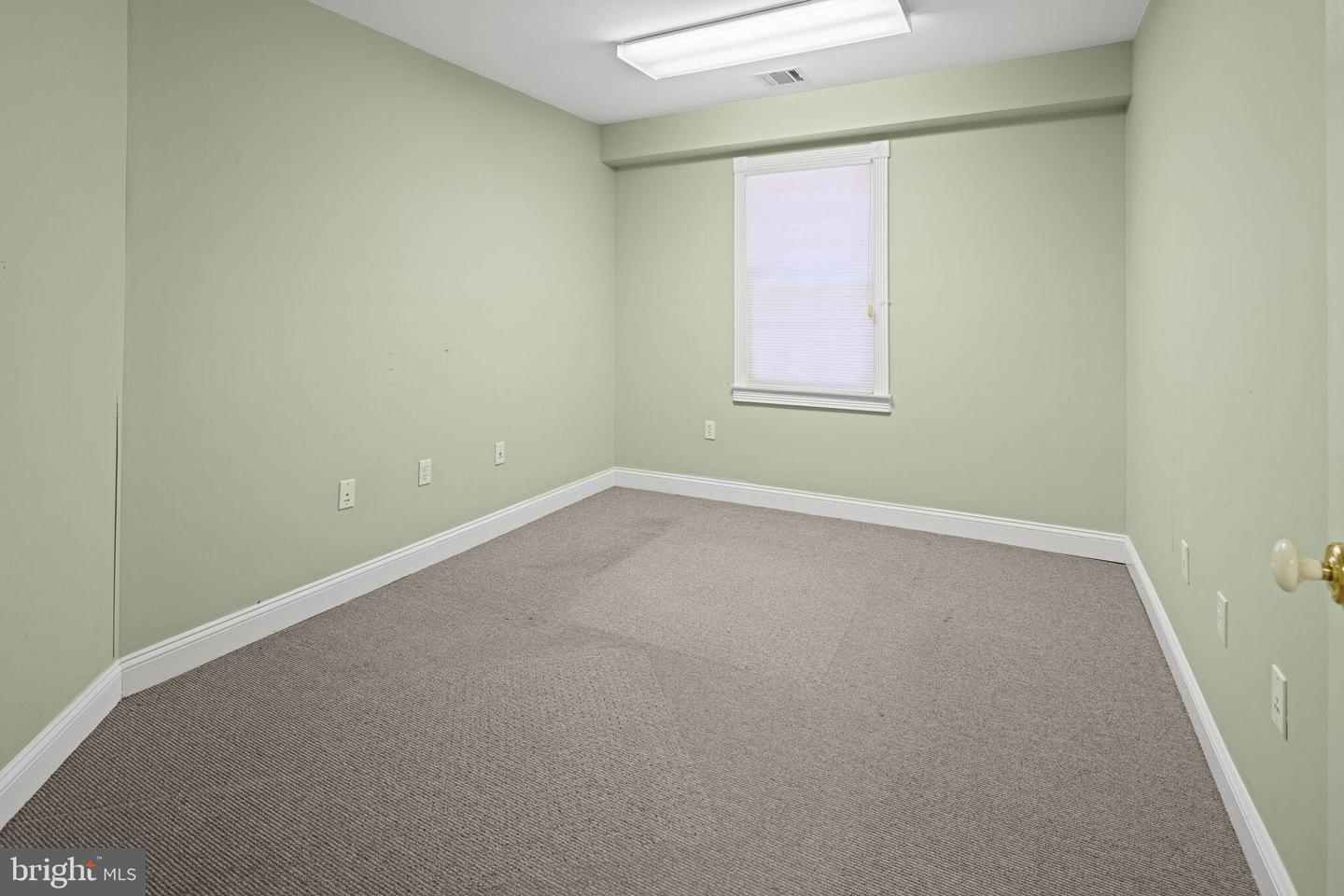 684 E Bay Ave Property Photo 28
