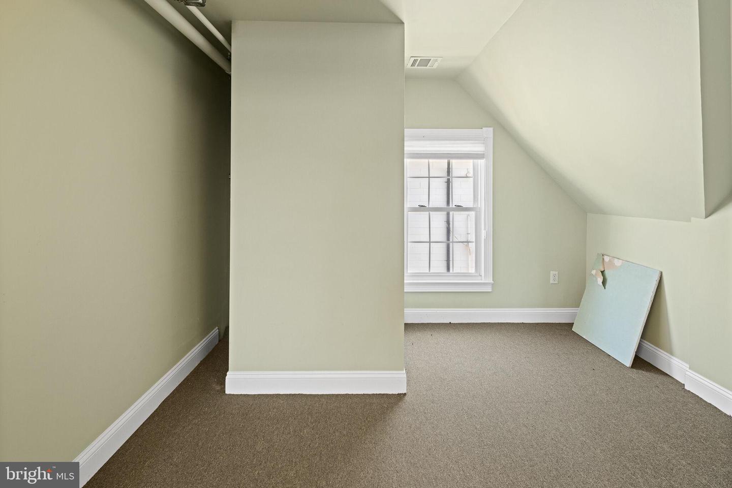 684 E Bay Ave Property Photo 34