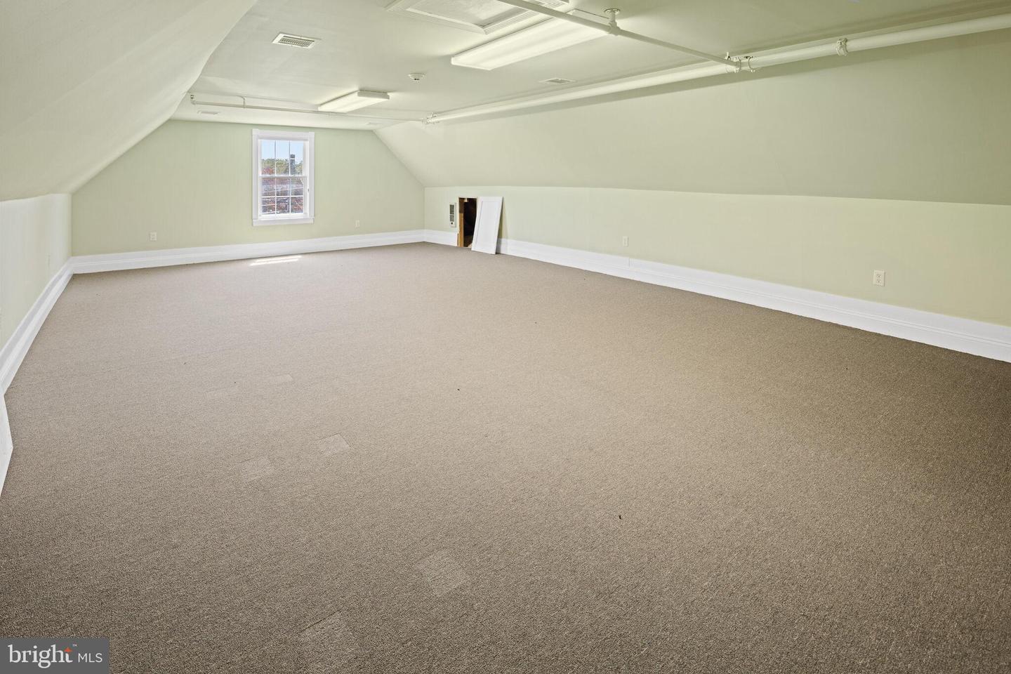 684 E Bay Ave Property Photo 37