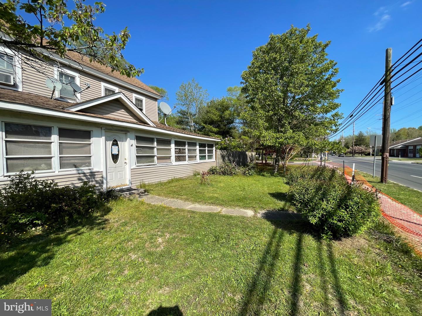 348 E Bay Ave Property Photo 2