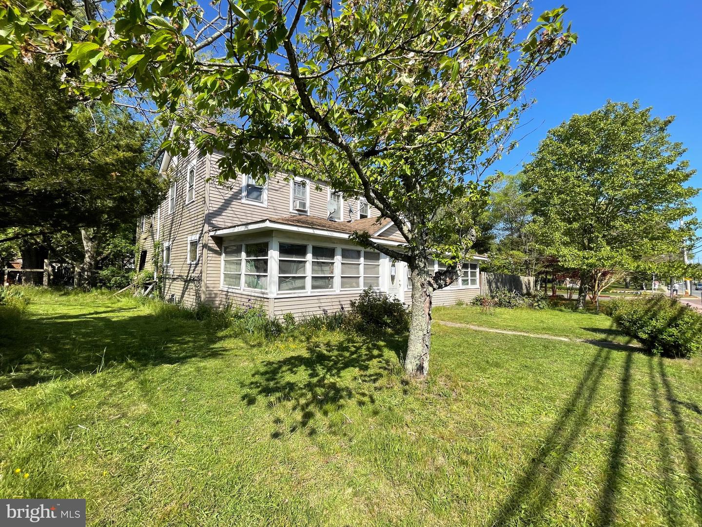348 E Bay Ave Property Photo 5