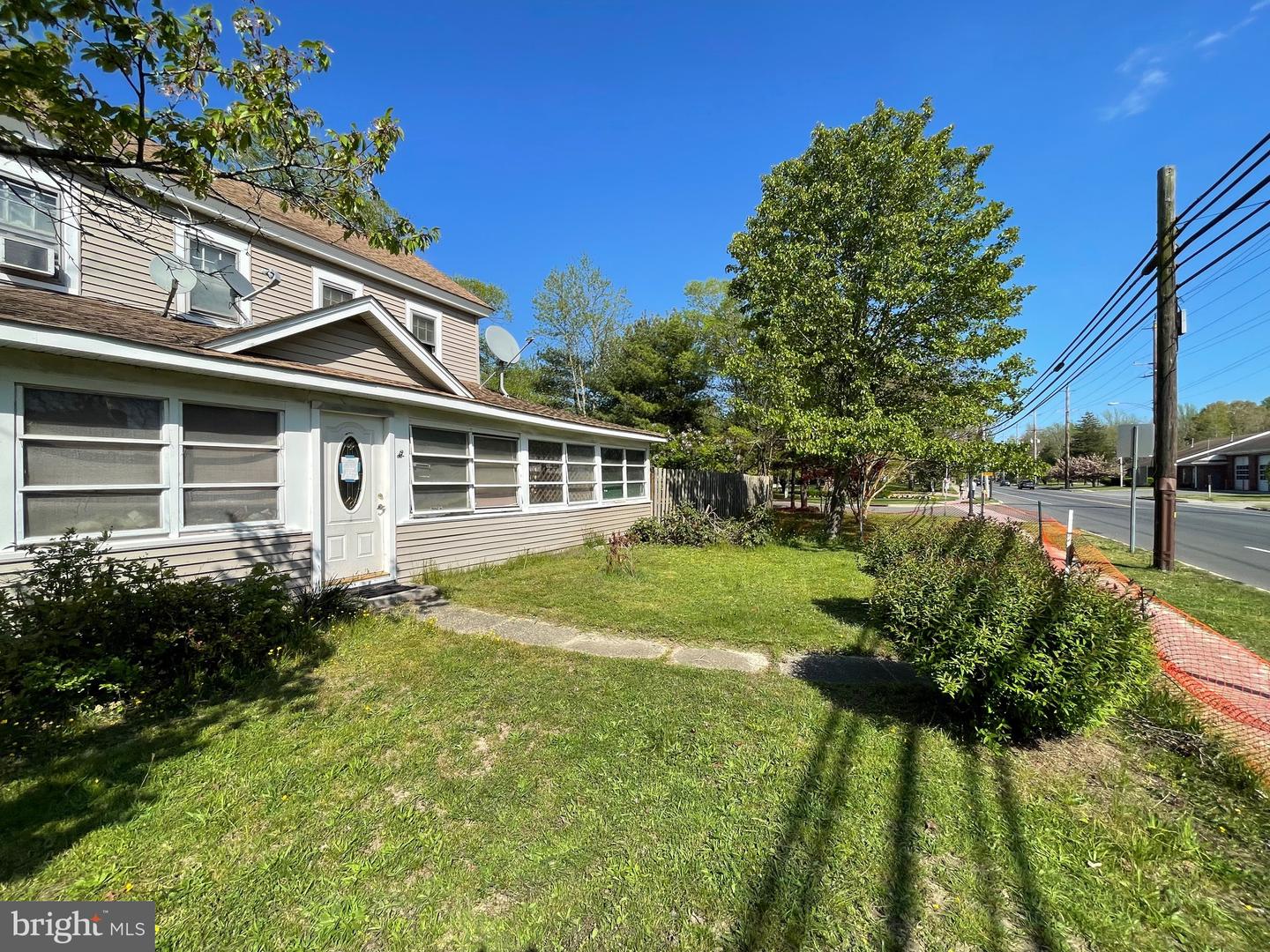 348 E Bay Ave Property Photo 6