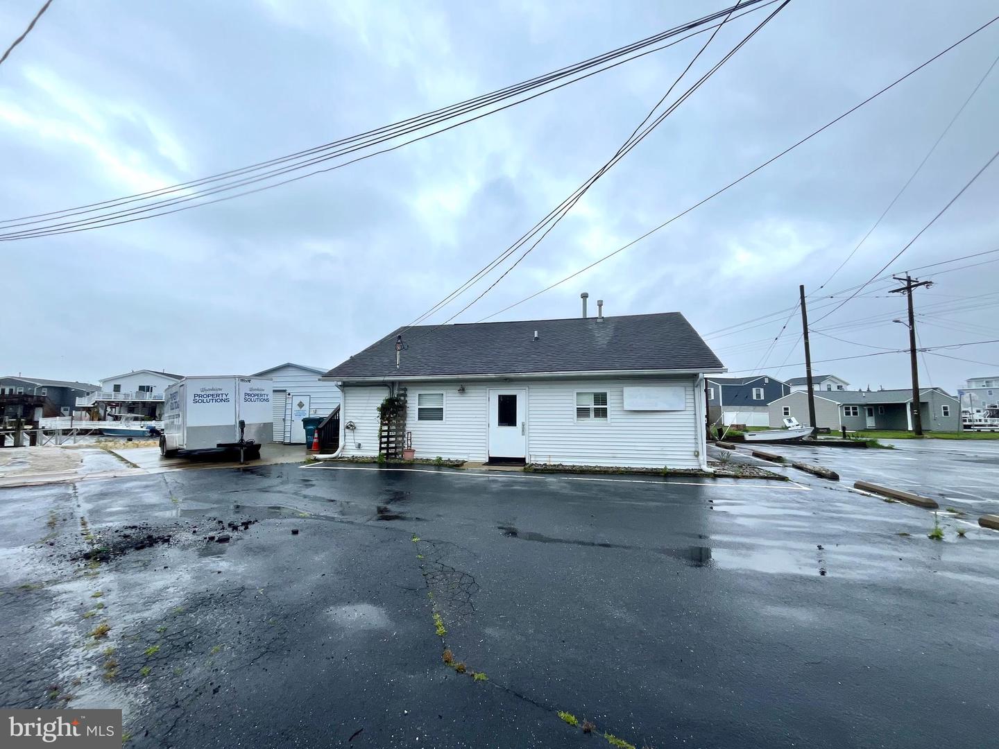 985 Radio Rd Property Photo 4