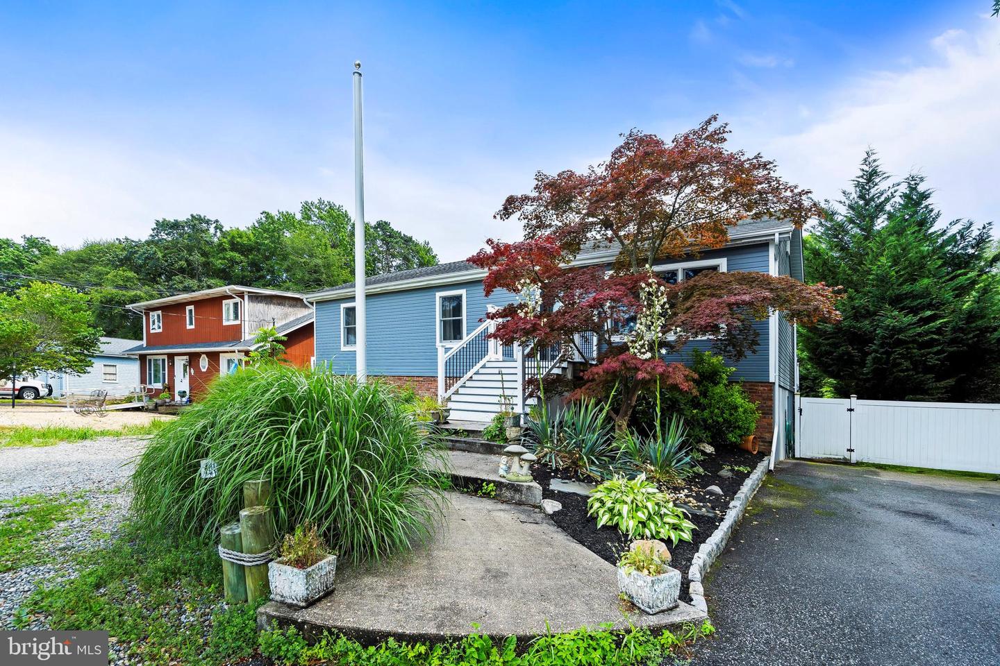 40 W Barnegat Ave Property Photo 1