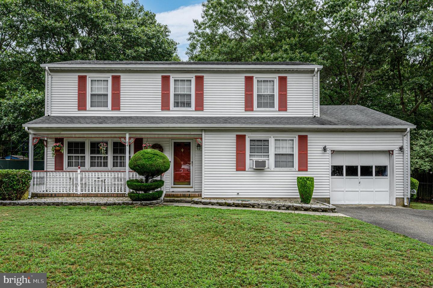 64 1st St Property Photo 1