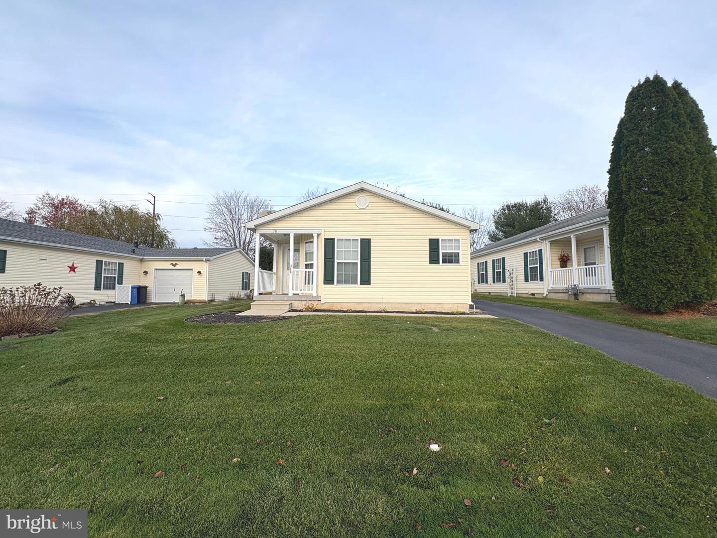 30 Fort Lee Dr Property Photo 1