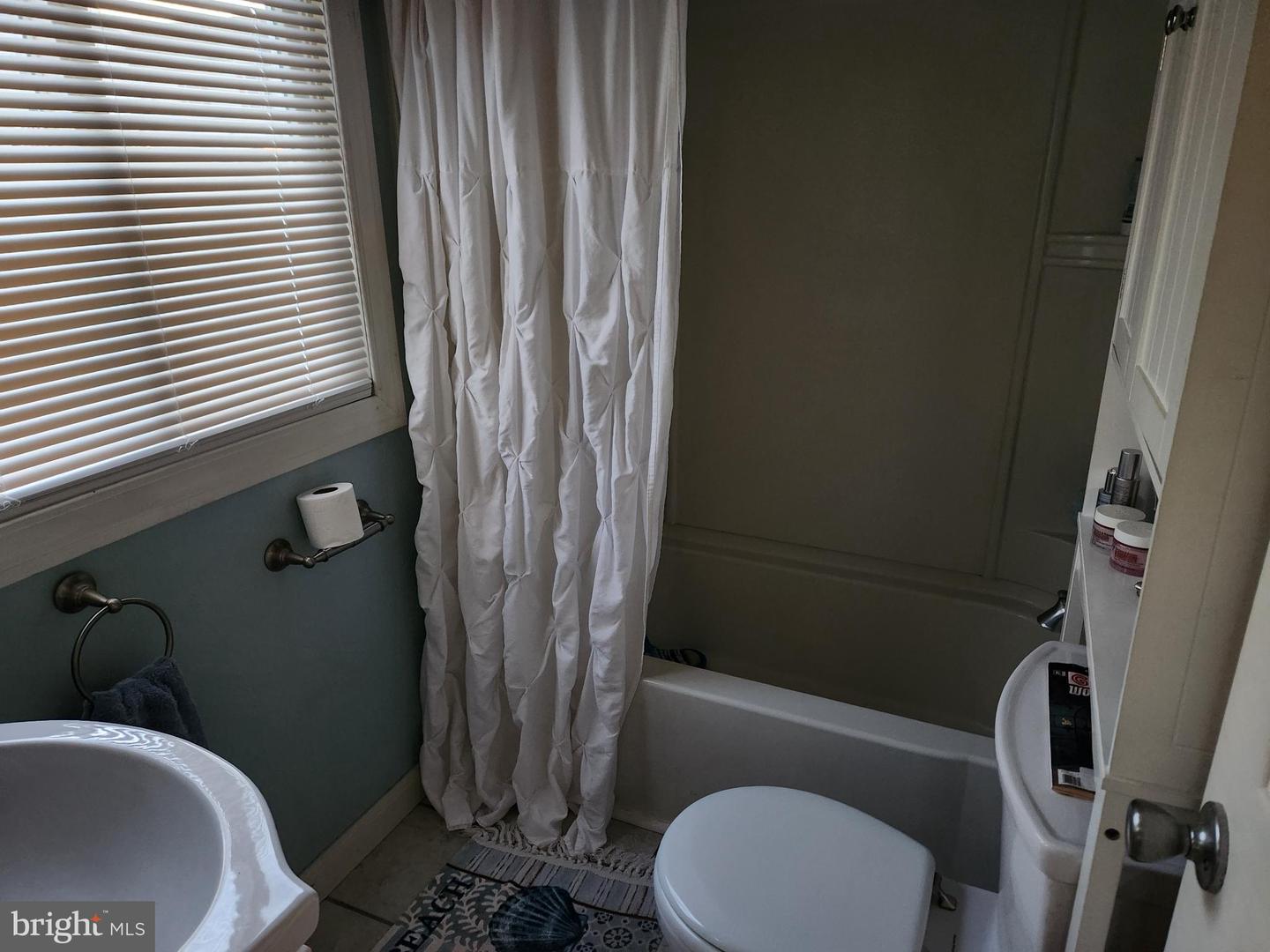 14 W Thames Rd Property Photo 10