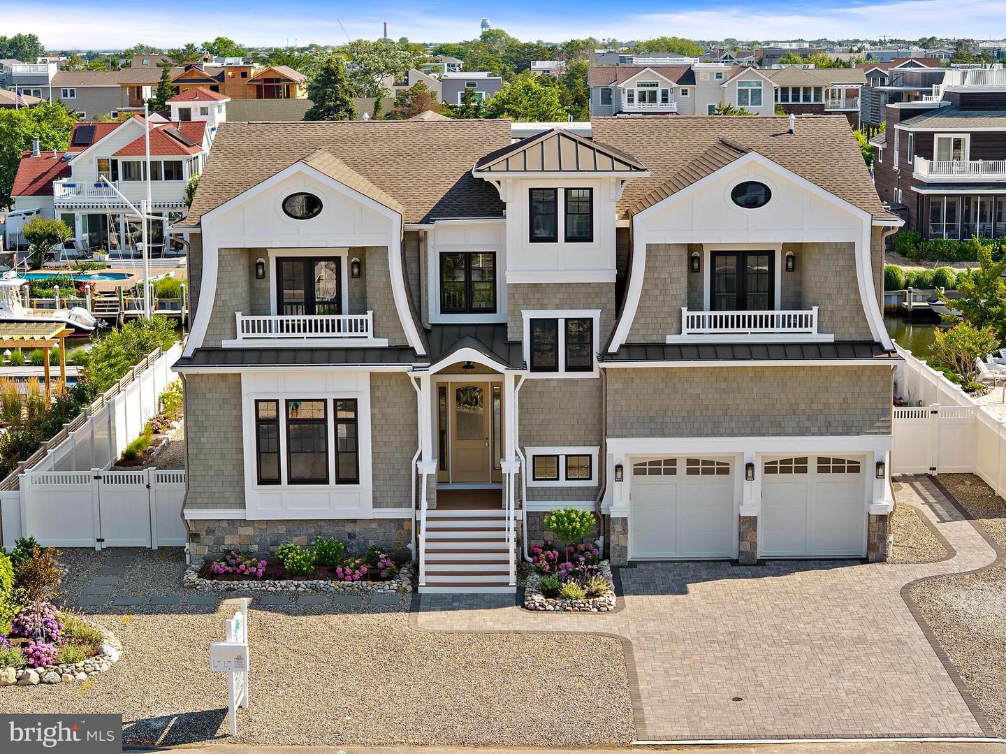 24 Beacon Dr Property Photo 3