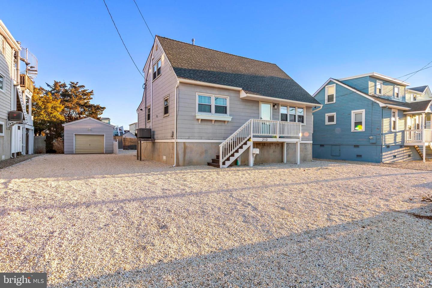 213 13TH ST Property Photo 1