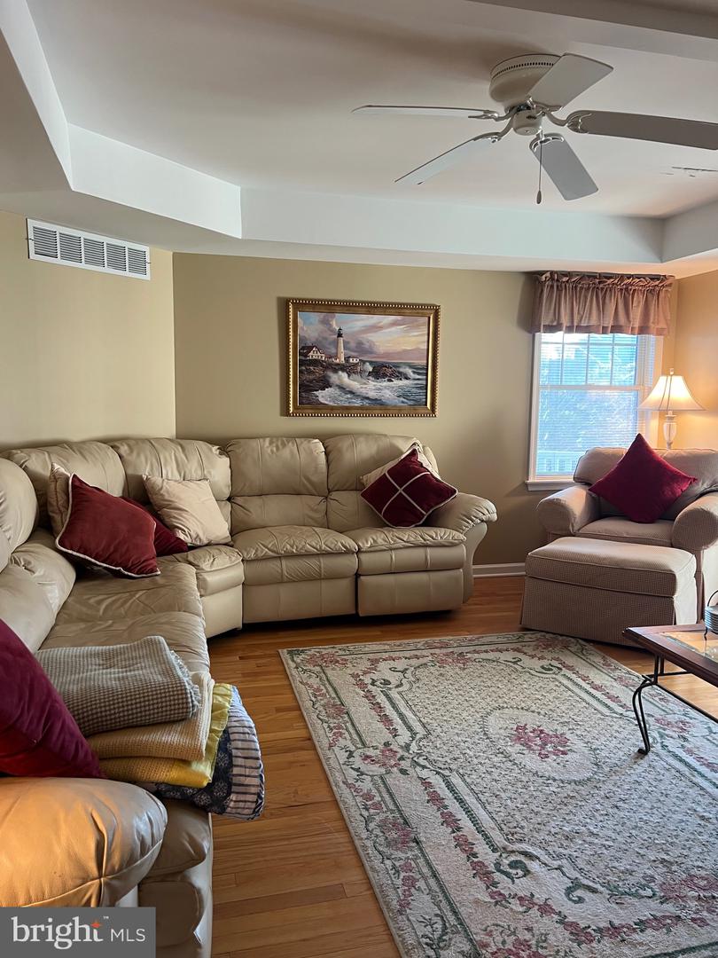 1086-e Long Beach Property Photo 15