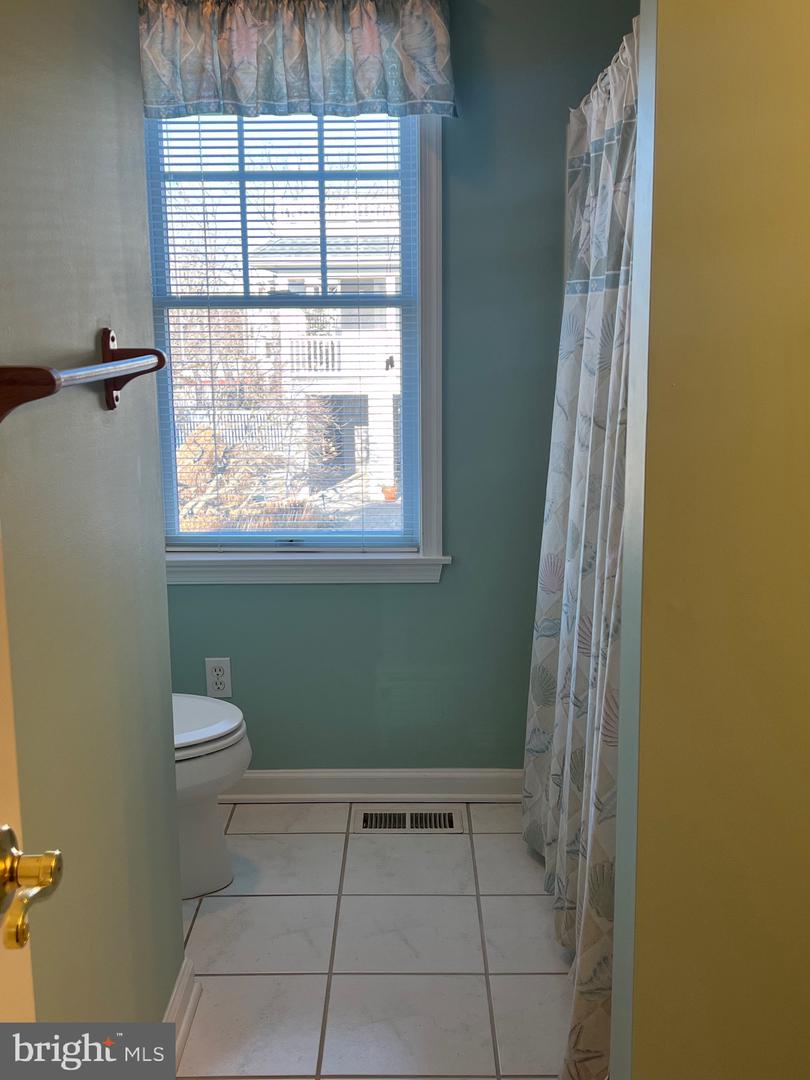 1086-e Long Beach Property Photo 21