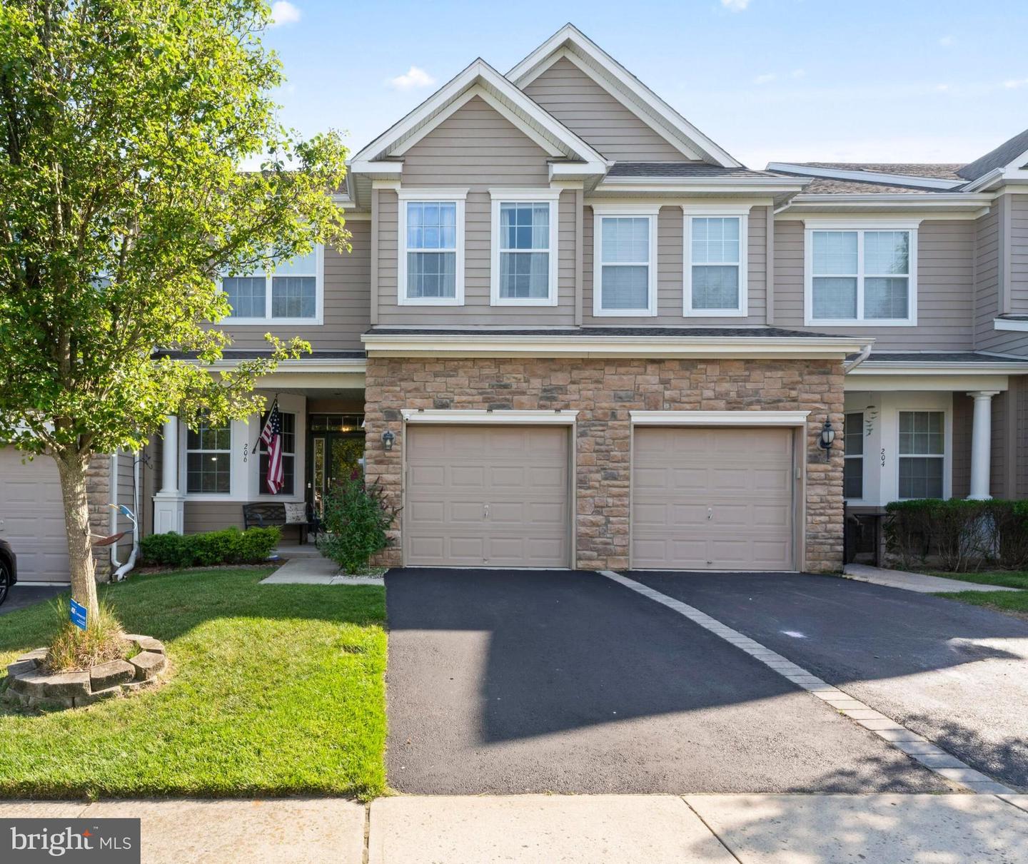 206 HAWTHORNE LANE