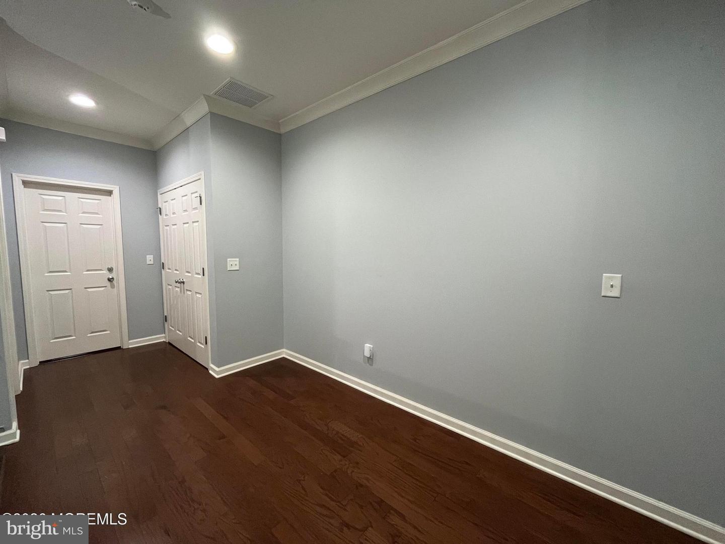 206 Hawthorne Lane Property Photo 15