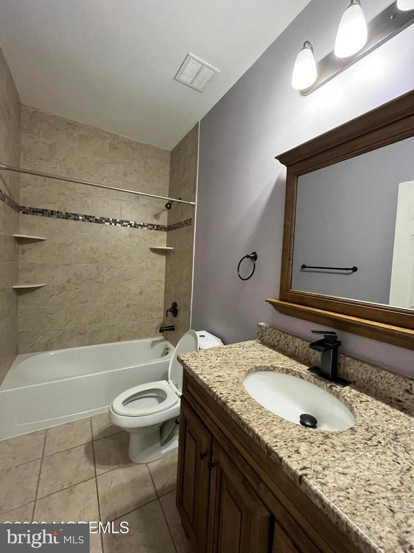 206 Hawthorne Lane Property Photo 20
