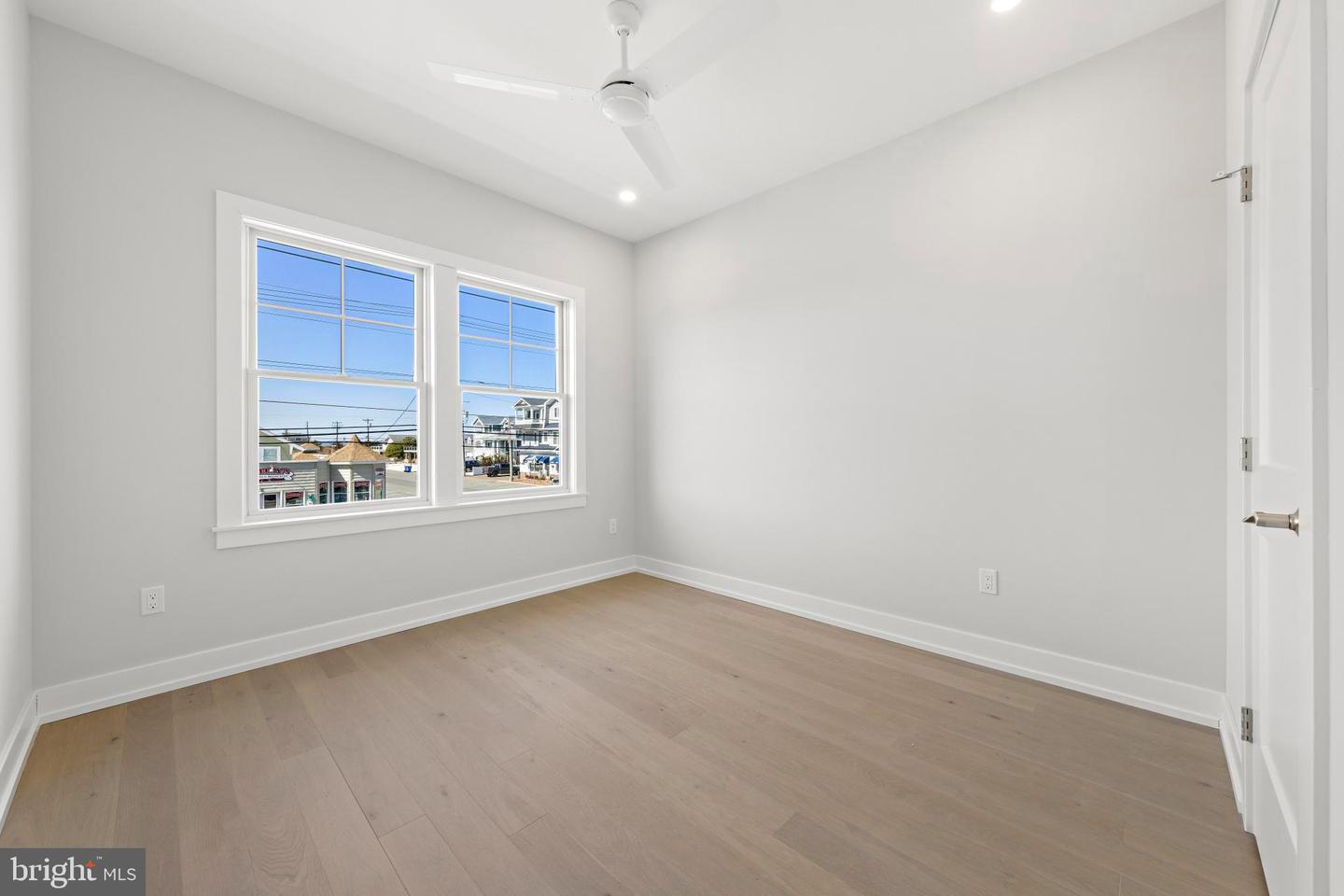 415 N Bay Ave #3 Property Photo 19