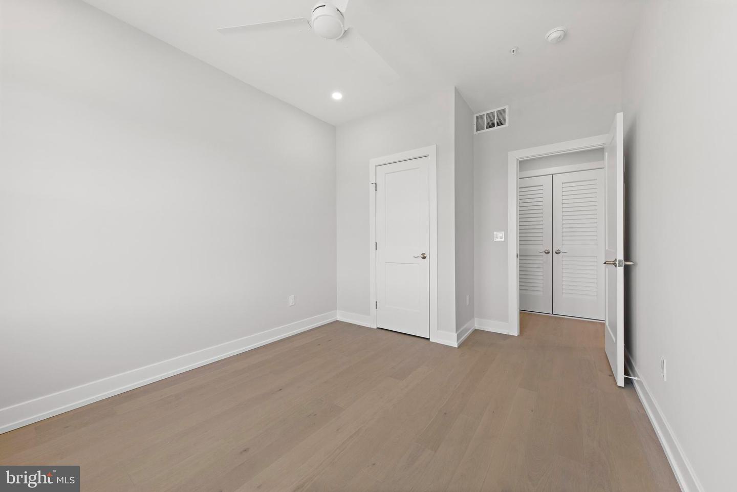 415 N Bay Ave #4 Property Photo 24