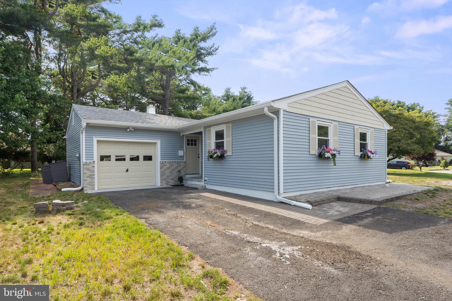 15 BRIAN CT