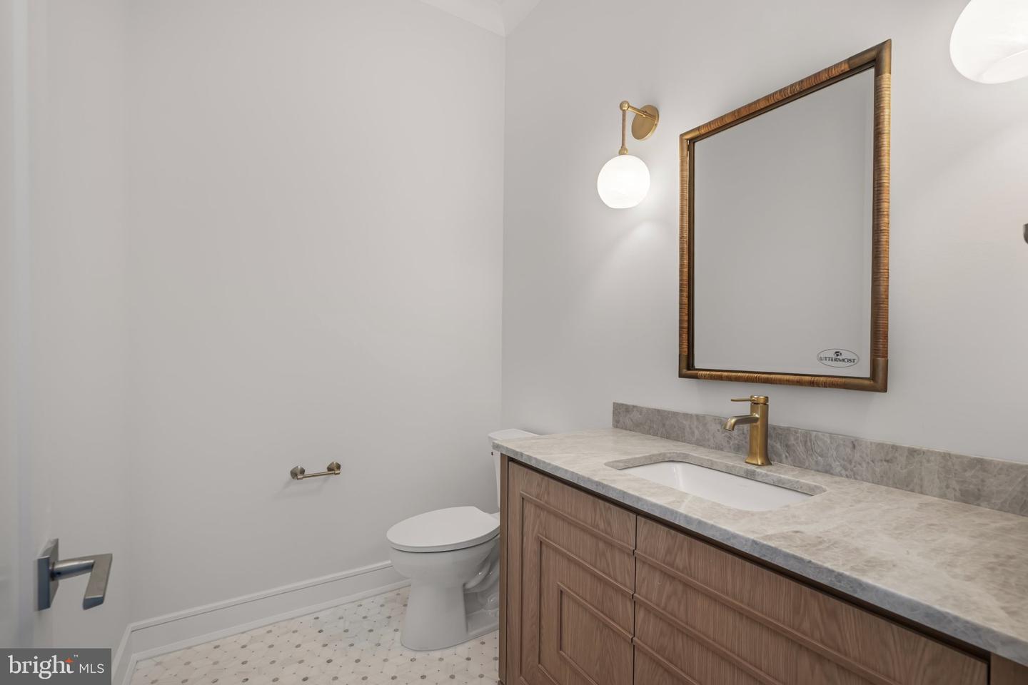 10-d Long Beach Blvd Property Photo 29
