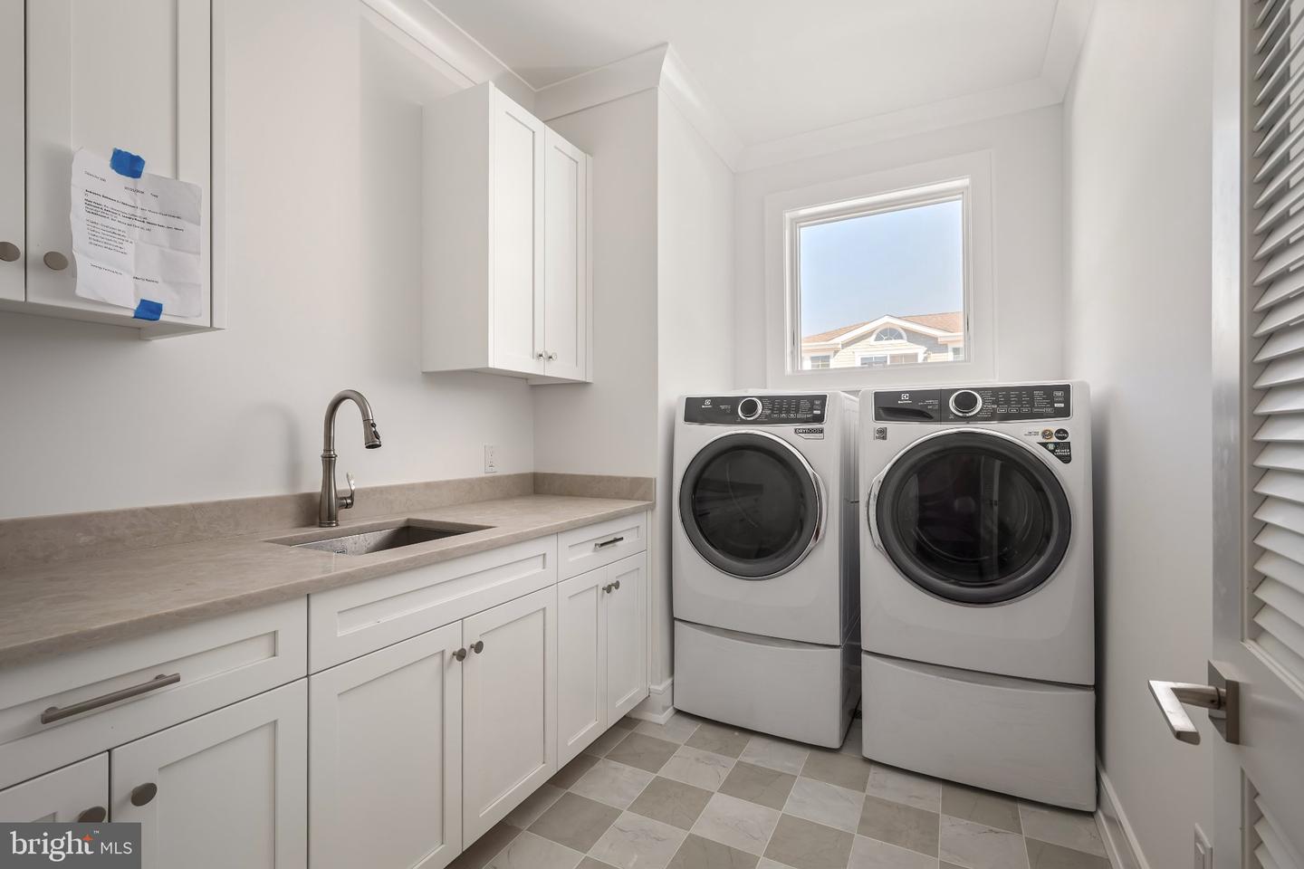 10-d Long Beach Blvd Property Photo 45