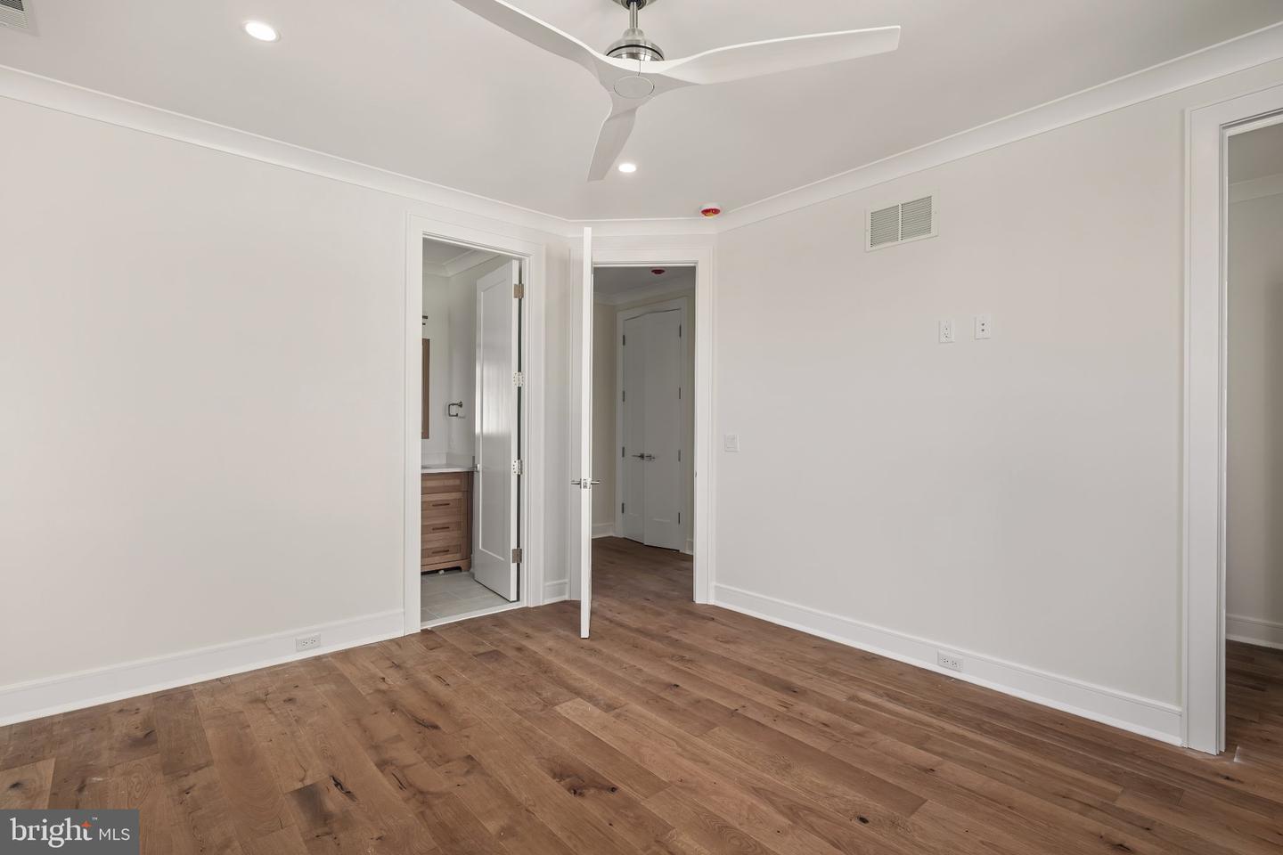 10-d Long Beach Blvd Property Photo 48