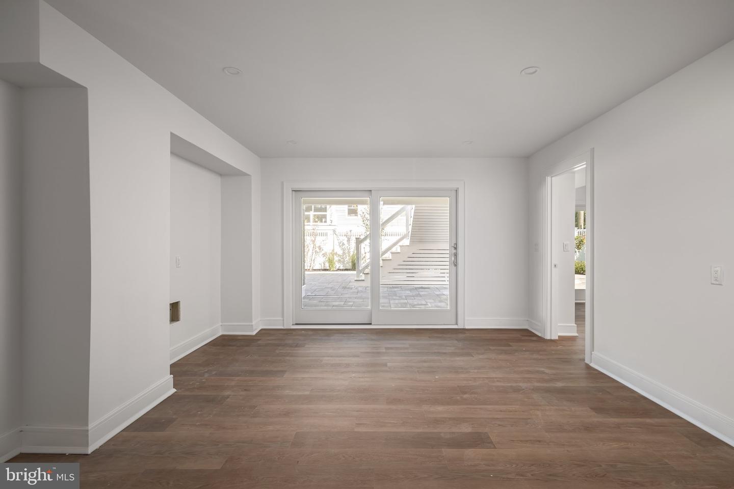 10-d Long Beach Blvd Property Photo 55
