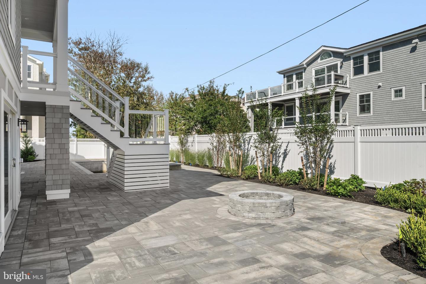 10-d Long Beach Blvd Property Photo 59