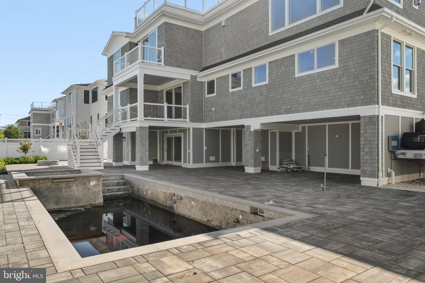 10-d Long Beach Blvd Property Photo 60