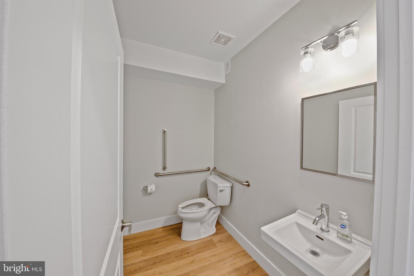 1210 Long Beach Blvd #c2-01 Property Photo 14