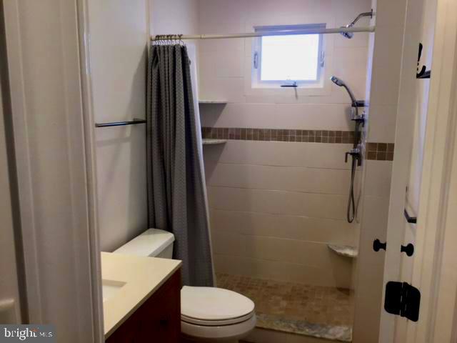 202 E 15th Property Photo 13