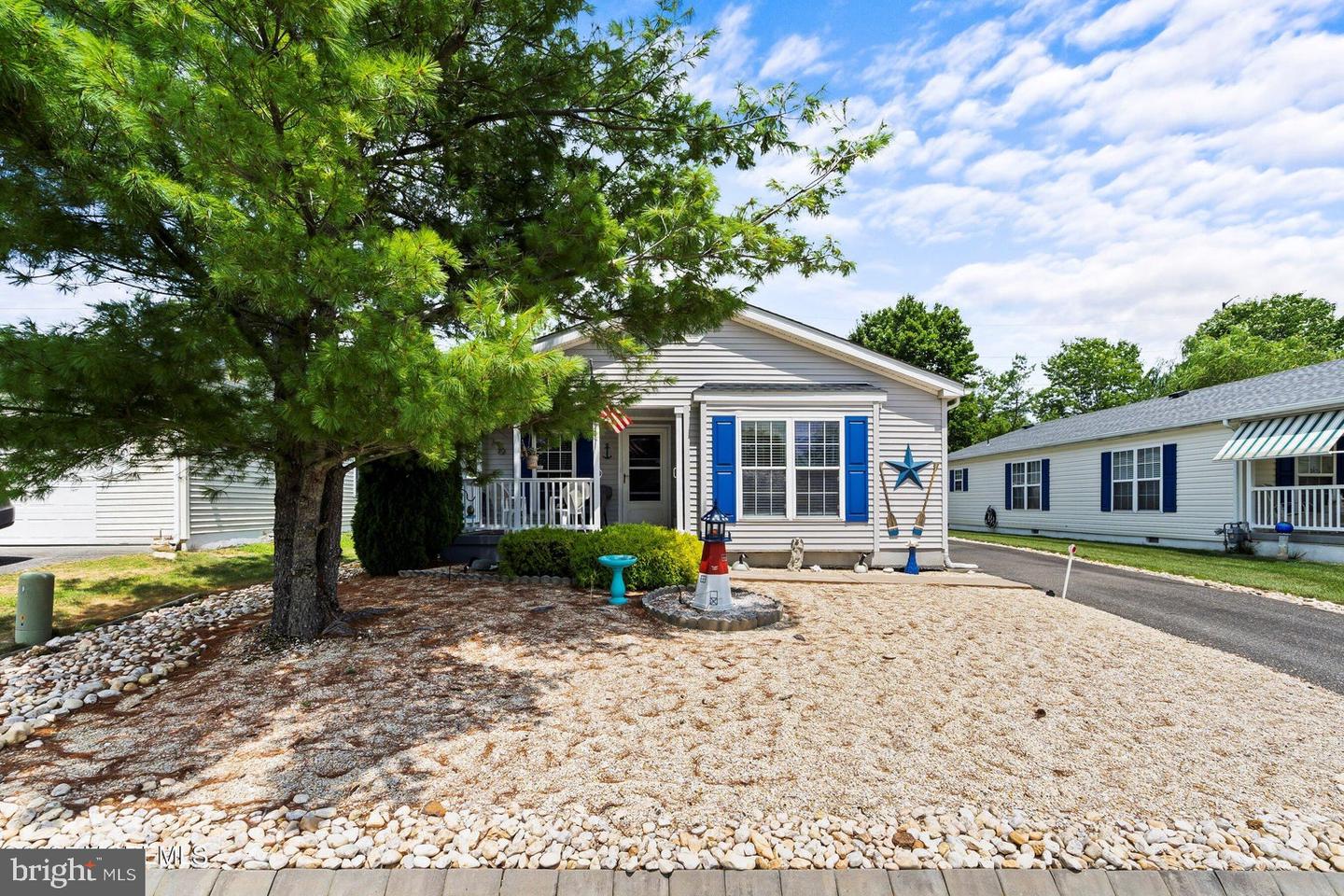 36 Fort Lee Dr Property Photo 2