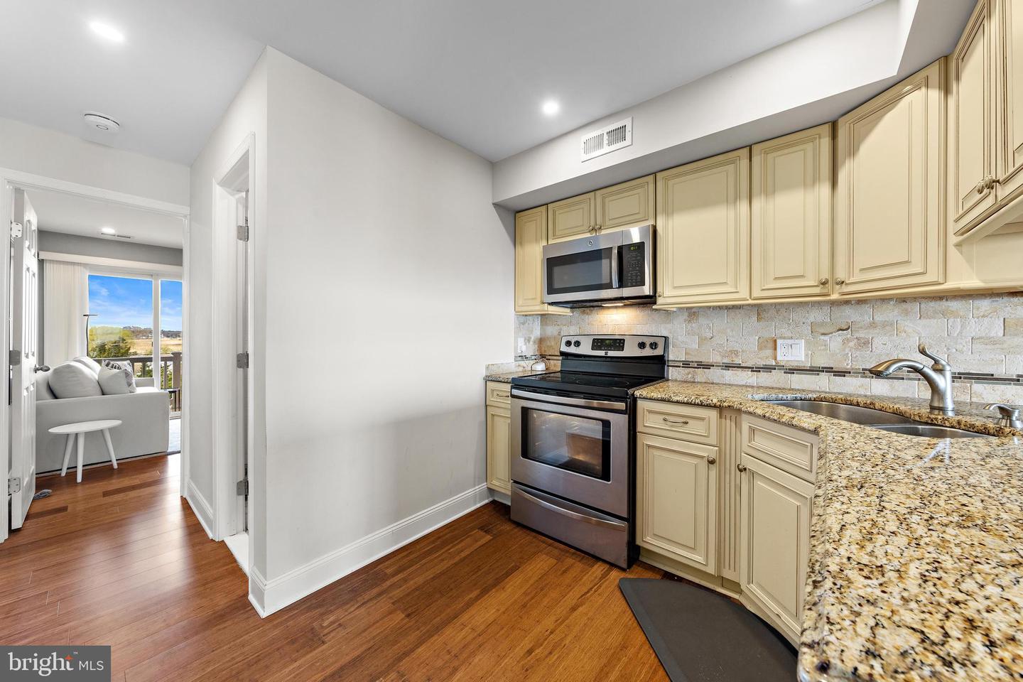 401 Bay Shore Dr #2b Property Photo 6