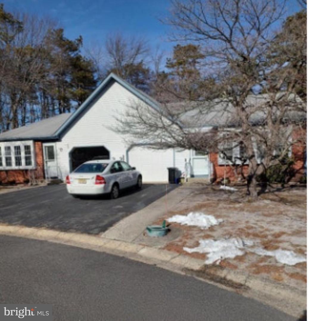 4b Easton Ct Property Photo 1